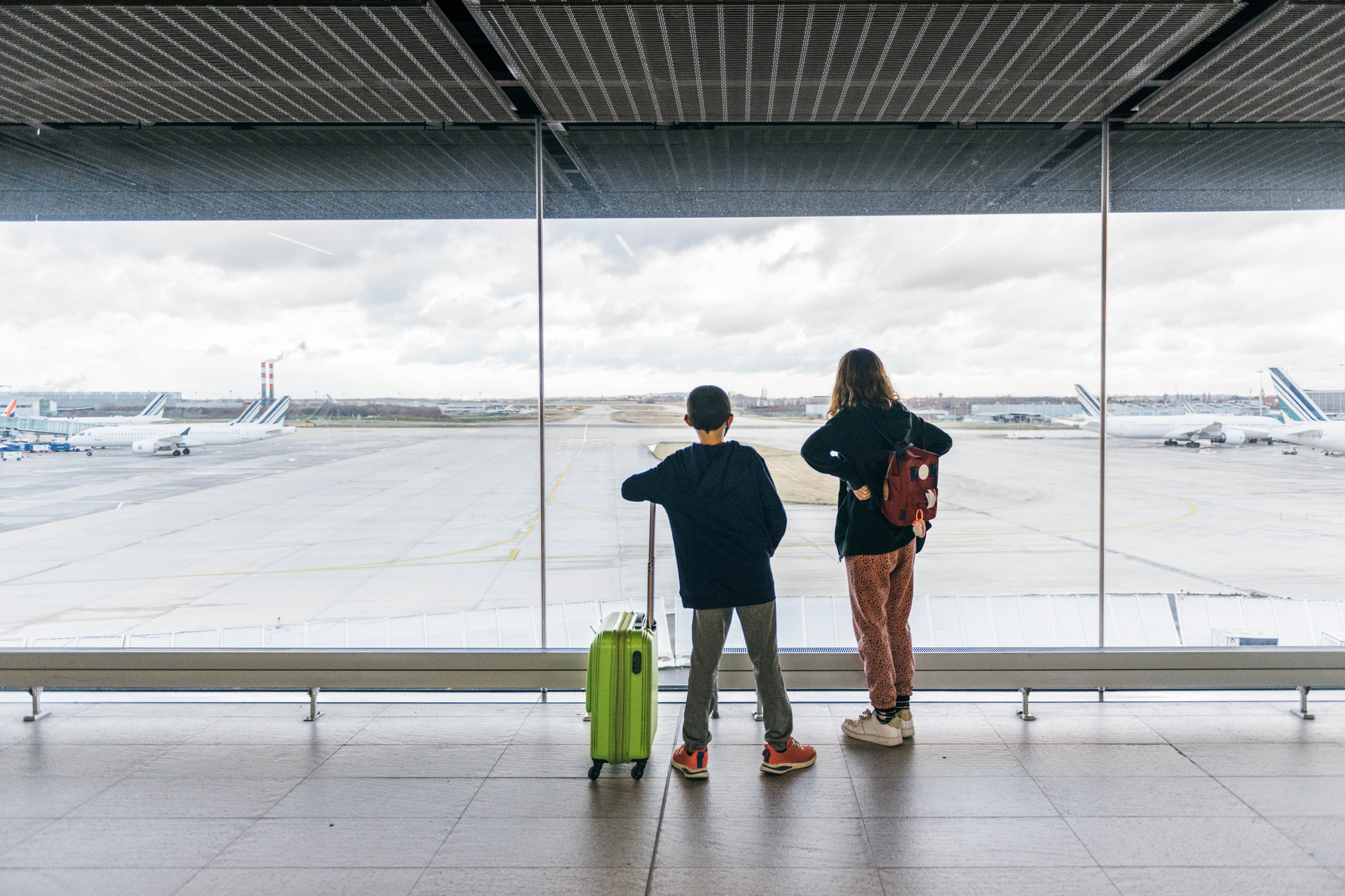Can Kids Travel Alone? – FindLaw