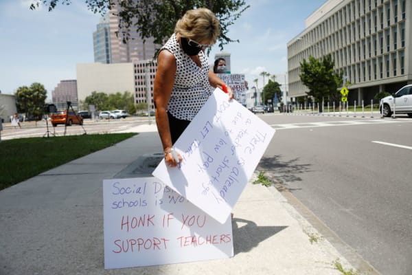 Florida Teachers Flock to Lawyers Offering Free Wills