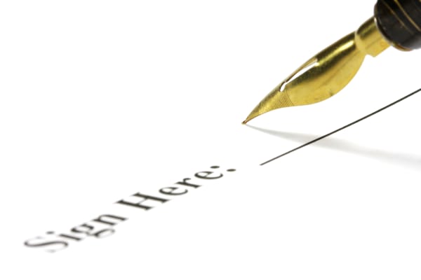 What to Do If Someone Asks You to Sign a Blank Paper