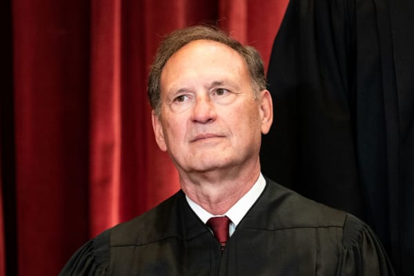 Federal Judge Apologizes for Criticism of Justice Alito