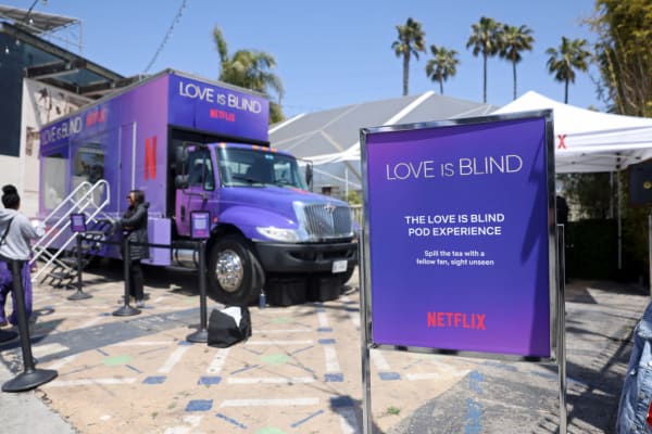 Dating Show Contestant In a Bind With 'Love Is Blind'