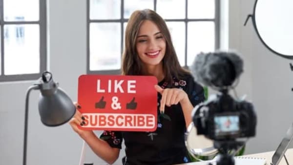 PACs Increasingly Using Social Media Influencers