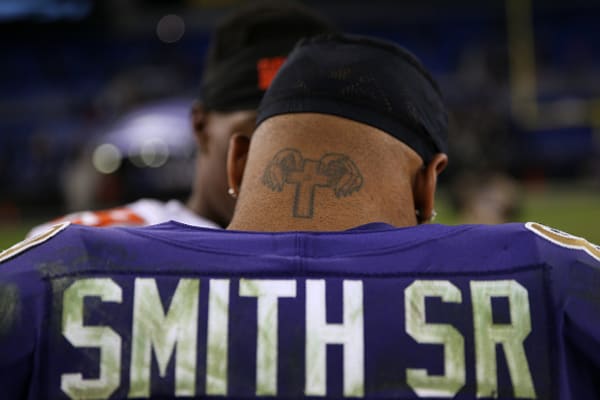 Former NFL Receiver Faces Lawsuit for Making Passes at Someone Else's Wife