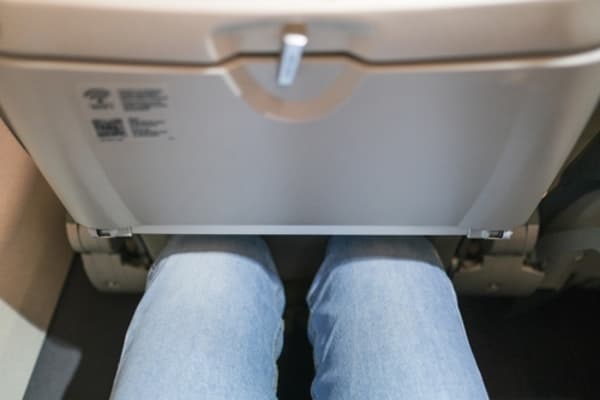 Delta and United Airlines Face Class Action Suit for Windowless Window Seats