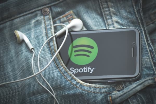 Rapper’s Lawsuit Accuses Spotify of Letting Bots Inflate Drake’s Streaming Numbers