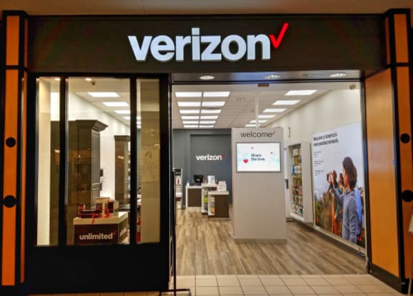 Unlocking This Verizon Phone Required a Trip to Small Claims Court