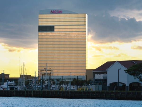 Lawsuit Claims Casino Took Jackpot Tip from Waitress